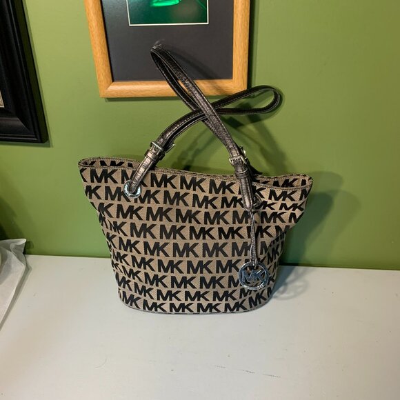 Michael Kors Tan & Black Monogram Shoulder Bag EUC - Picture 1 of 8
